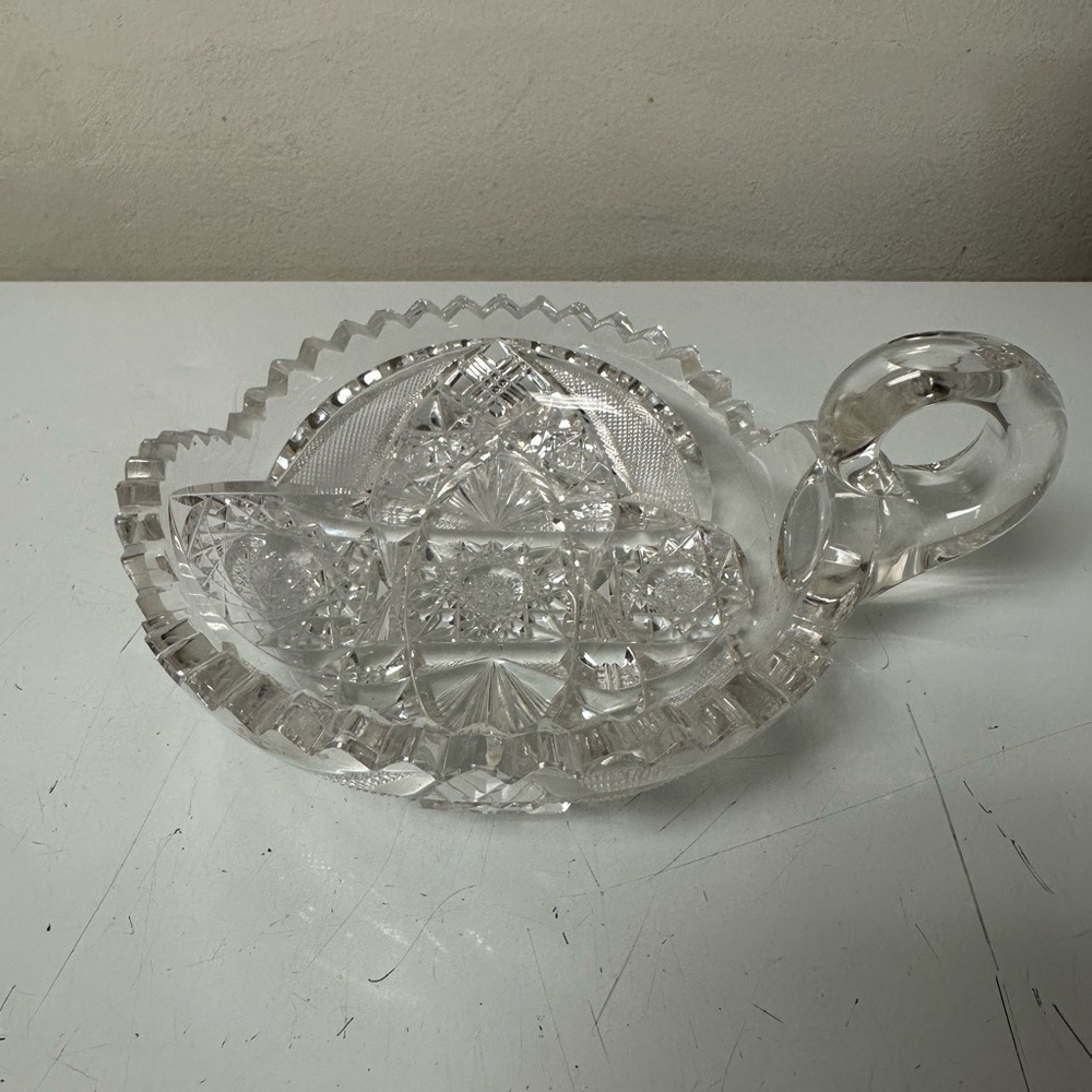 VTG AMERICAN BRILLIANT CLEAR CRYSTAL CUT GLASS HANDLED NAPPY DISH 6”